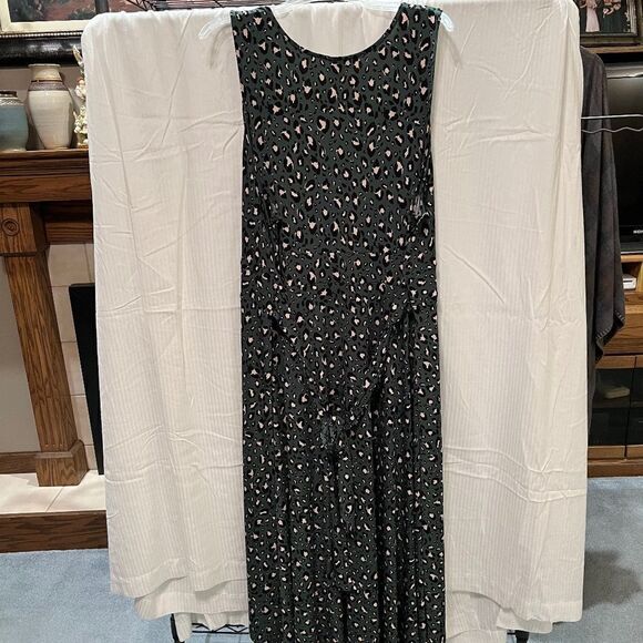 Worn 1x! Torrid, Green Leopard Print Sleeveless Dress. Size 4 - Picture 2 of 5